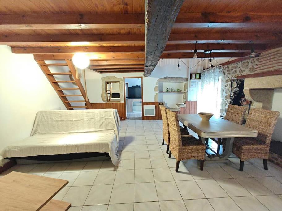 Logement Entier Style Chalet - 1 A 5 Pers - Langon  Extérieur photo